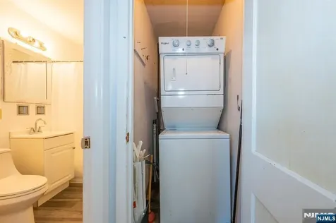 67 Stuyvesant Court Clifton NJ 07013