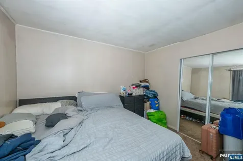 67 Stuyvesant Court Clifton NJ 07013