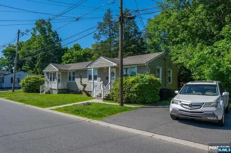 67 Stuyvesant Court Clifton NJ 07013