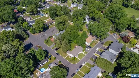 67 Stuyvesant Court Clifton NJ 07013