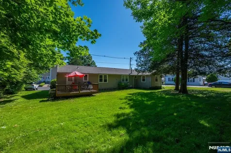 67 Stuyvesant Court Clifton NJ 07013