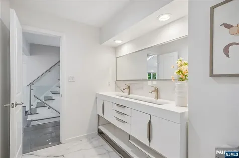 13 Munsey Road Emerson NJ 07630