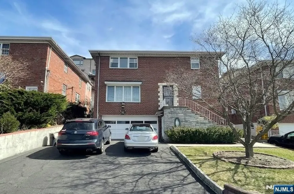 218 11th Street Palisades Park NJ 07650