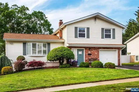 14 Stirling Lane Wayne NJ 07470