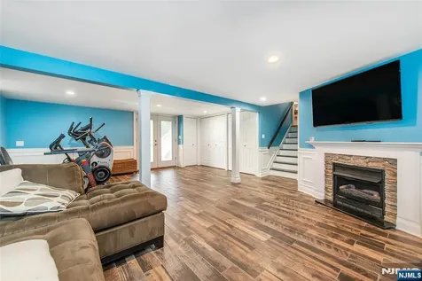 14 Stirling Lane Wayne NJ 07470
