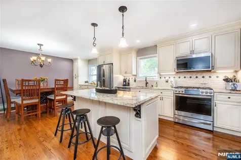 14 Stirling Lane Wayne NJ 07470