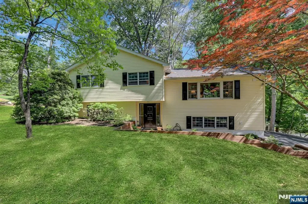 598 Whitenack Road River Vale NJ 07675
