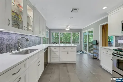 598 Whitenack Road River Vale NJ 07675