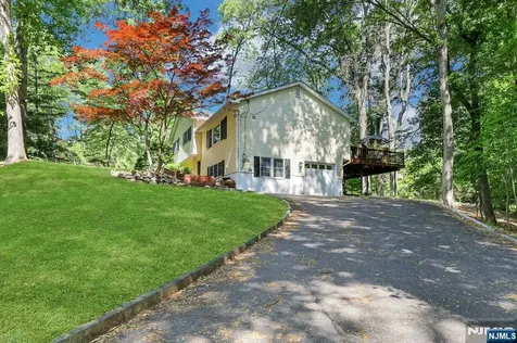 598 Whitenack Road River Vale NJ 07675