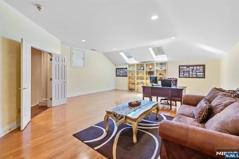 307 Daffodil Drive Norwood NJ 07648
