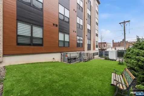 649 38th Street Union City NJ 07087
