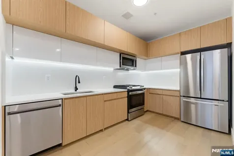 649 38th Street Union City NJ 07087