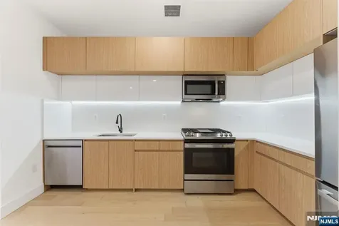 649 38th Street Union City NJ 07087