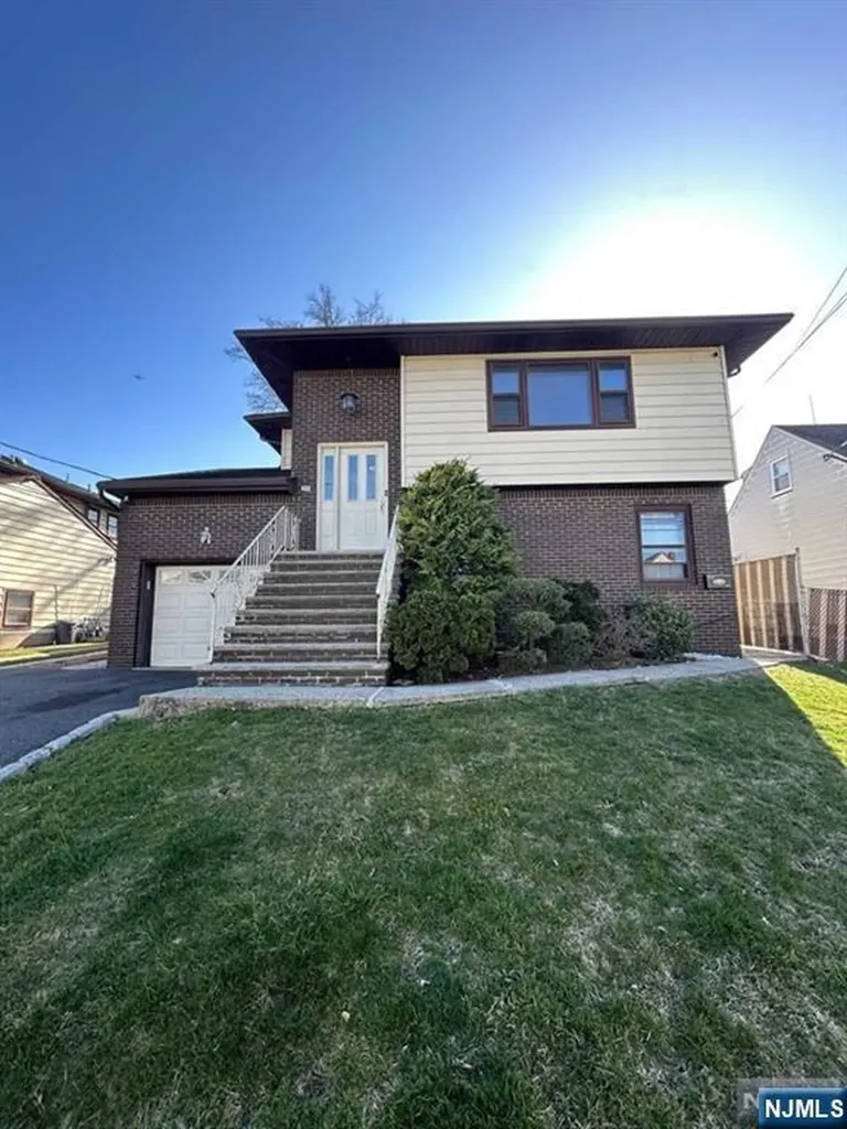 242 Paterson Avenue Lodi NJ 07644