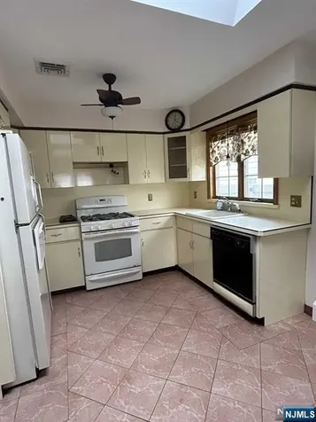 242 Paterson Avenue Lodi NJ 07644
