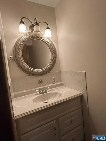 242 Paterson Avenue Lodi NJ 07644
