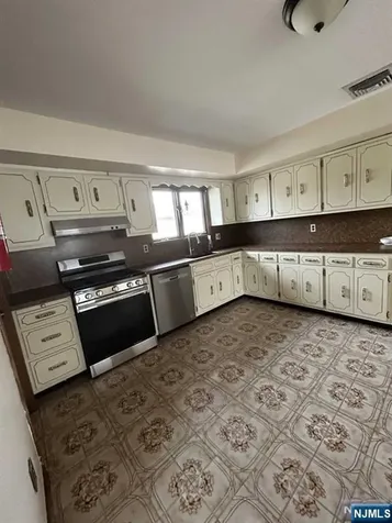 242 Paterson Avenue Lodi NJ 07644