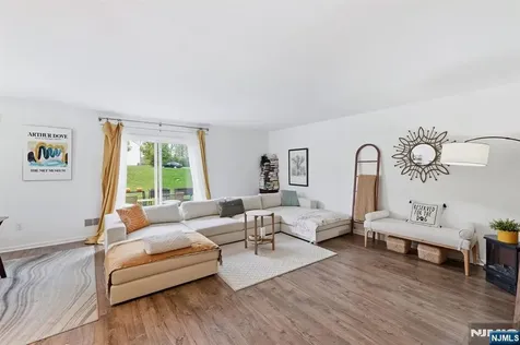 4 Mulberry Lane Hamburg NJ 07419