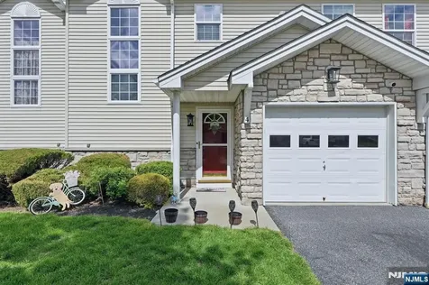 4 Mulberry Lane Hamburg NJ 07419