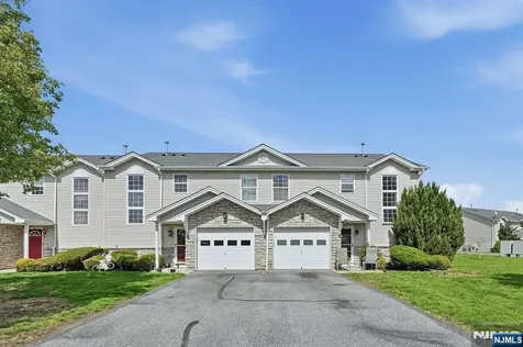 4 Mulberry Lane Hamburg NJ 07419