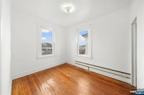 457 7th Newark NJ 07107