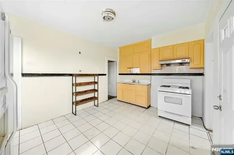 457 7th Newark NJ 07107
