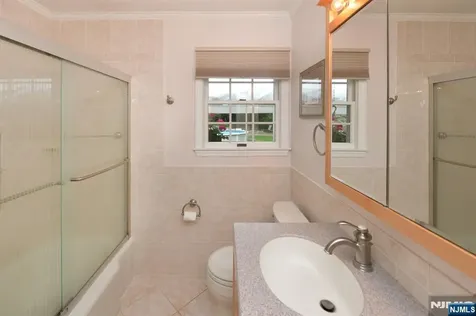 30 Knolls Bloomingdale NJ 07403