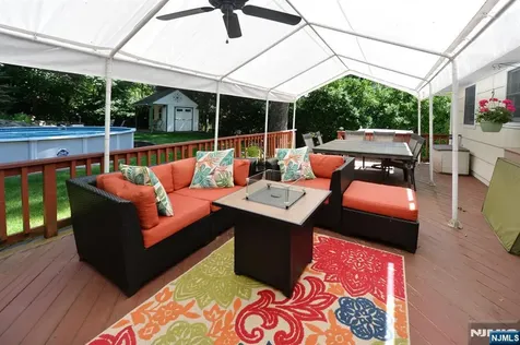 30 Knolls Bloomingdale NJ 07403