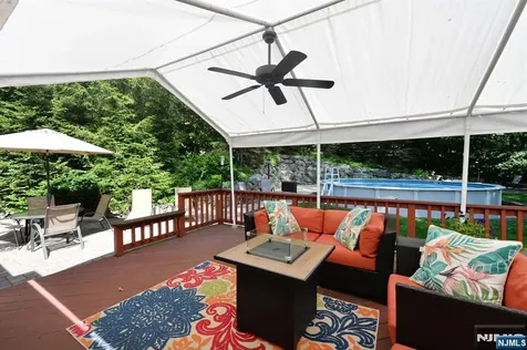 30 Knolls Bloomingdale NJ 07403