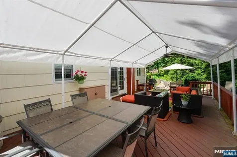 30 Knolls Bloomingdale NJ 07403