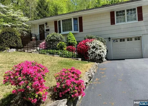 30 Knolls Bloomingdale NJ 07403
