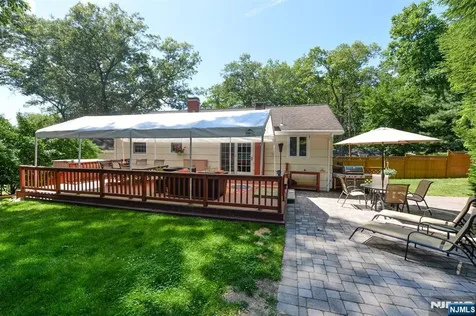 30 Knolls Bloomingdale NJ 07403