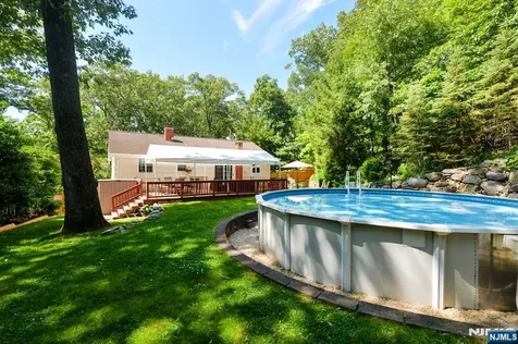 30 Knolls Bloomingdale NJ 07403