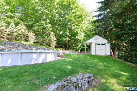 30 Knolls Bloomingdale NJ 07403