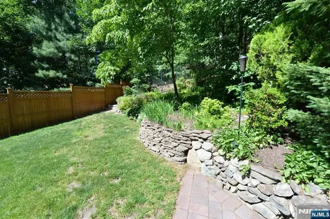 30 Knolls Bloomingdale NJ 07403