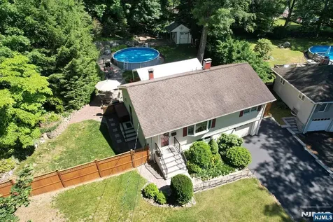 30 Knolls Bloomingdale NJ 07403