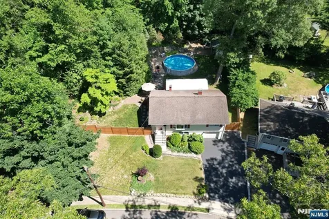 30 Knolls Bloomingdale NJ 07403