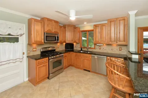 30 Knolls Bloomingdale NJ 07403