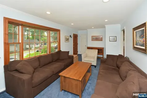 30 Knolls Bloomingdale NJ 07403