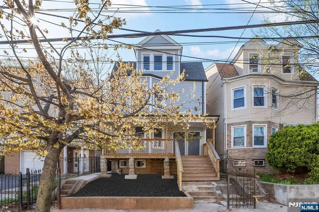 855 S 14th Street Newark NJ 07108