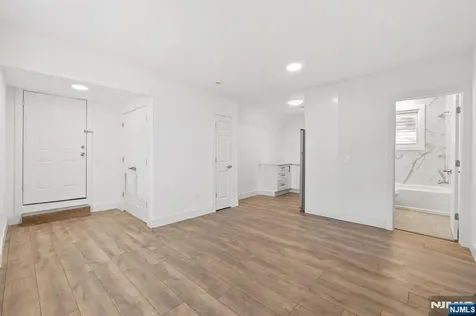 855 S 14th Street Newark NJ 07108