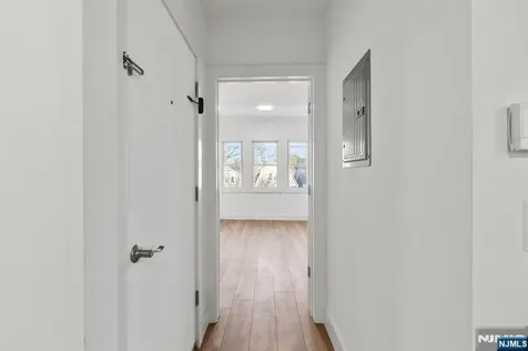 855 S 14th Street Newark NJ 07108