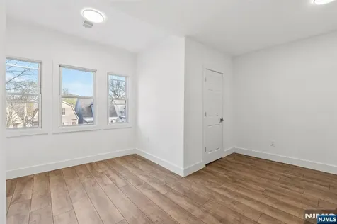 855 S 14th Street Newark NJ 07108