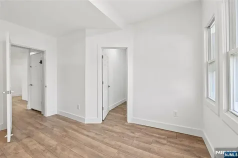 855 S 14th Street Newark NJ 07108