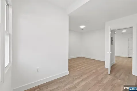 855 S 14th Street Newark NJ 07108