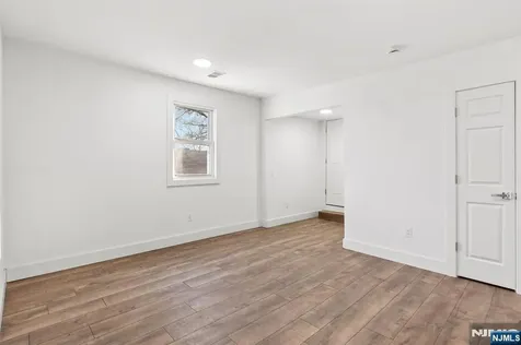 855 S 14th Street Newark NJ 07108