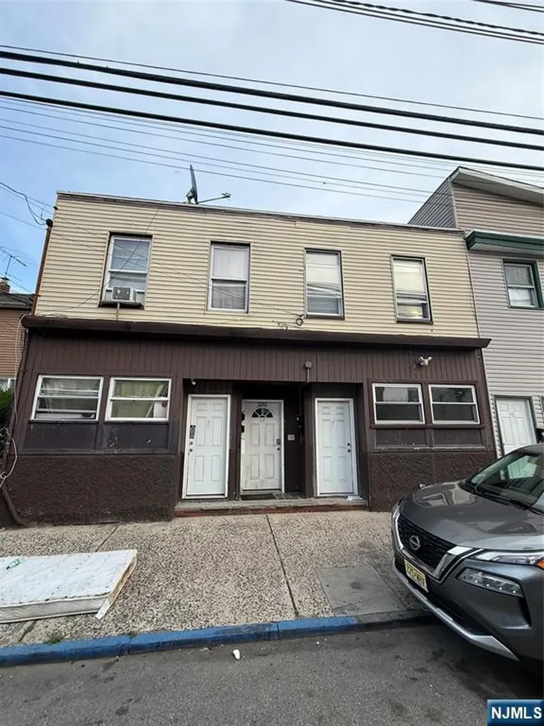 390 Totowa Avenue Paterson NJ 07502
