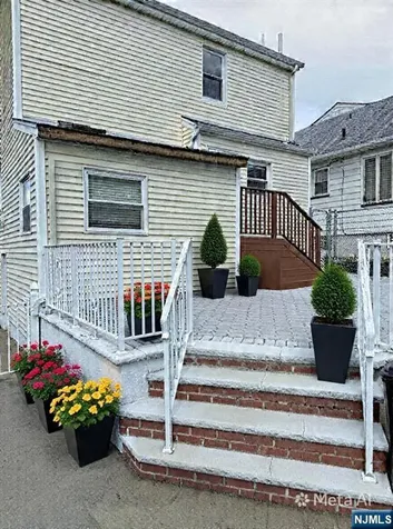 412 Park Place Lyndhurst NJ 07071