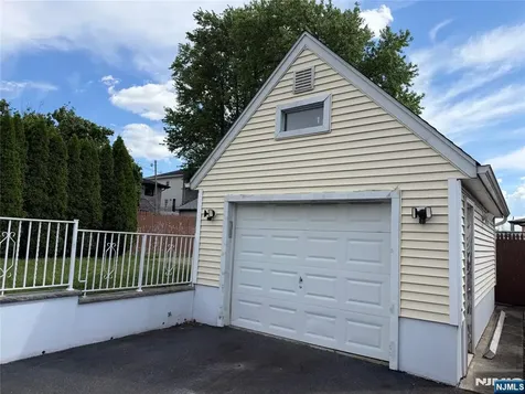412 Park Place Lyndhurst NJ 07071