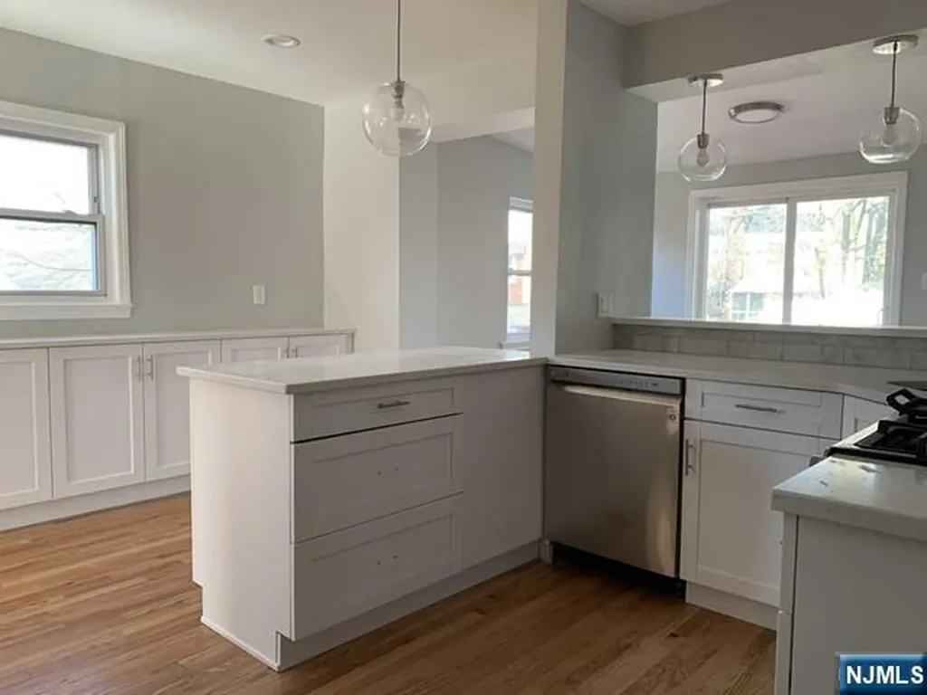 121 Longview Leonia NJ 07024